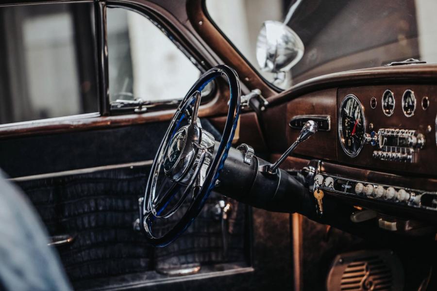 Интерьер Hudson Commodore Eight Club Coupe by ICON 2019 года  (фото 6 из 40)